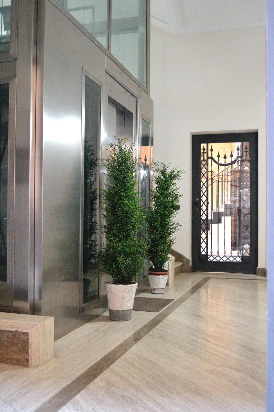 Facade/entrance, elevator, acessibility