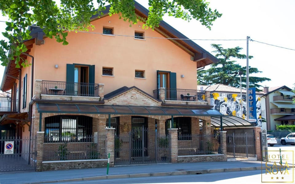 Property building, Facade/entrance, Decorative detail