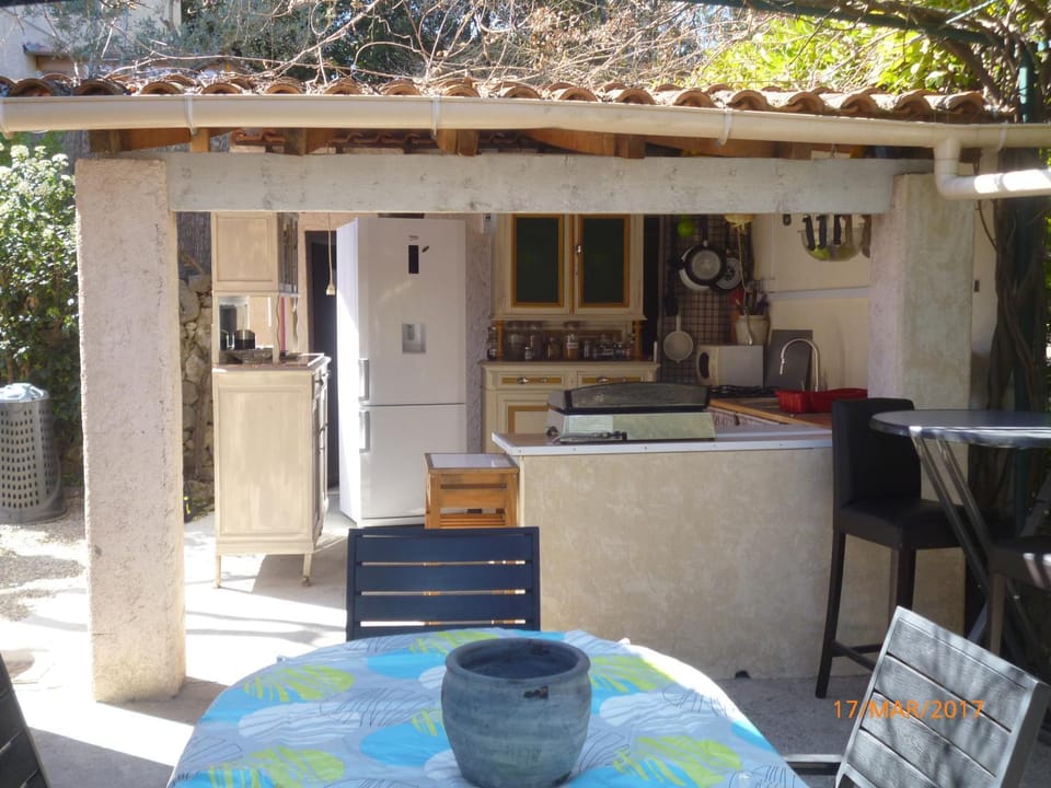 Patio, BBQ facilities, Dining area