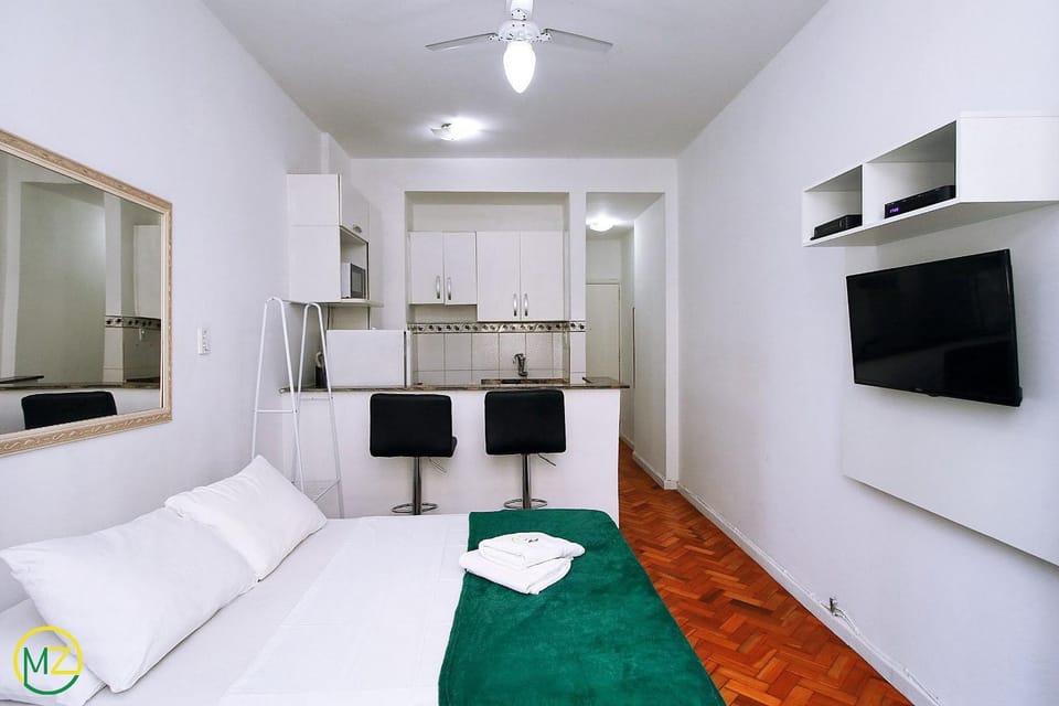 Very cheap studio for 3 people in Copacabana Apartment in Rio de Janeiro