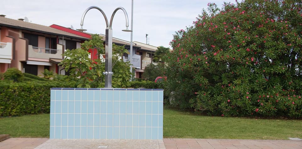 Property building, Garden, Swimming pool