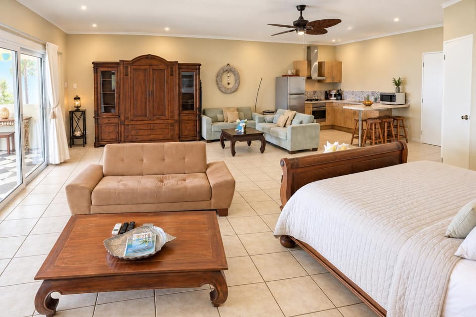 Kitchen or kitchenette, Living room