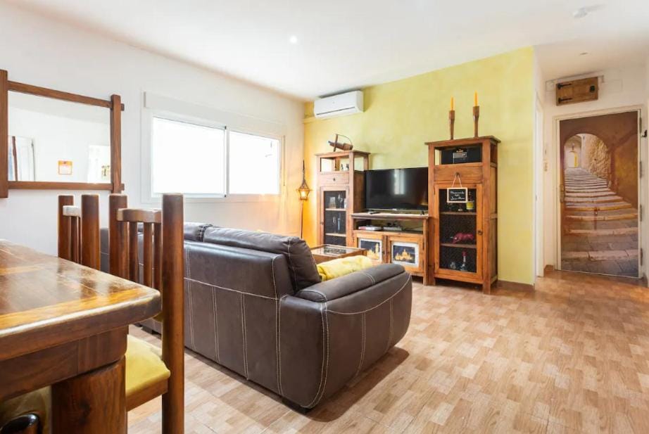 TV and multimedia, Living room, Seating area, Evening entertainment