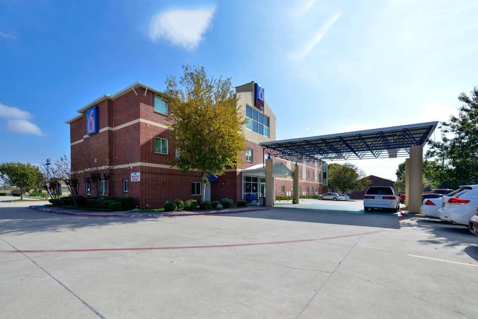 Property building, Facade/entrance, On site