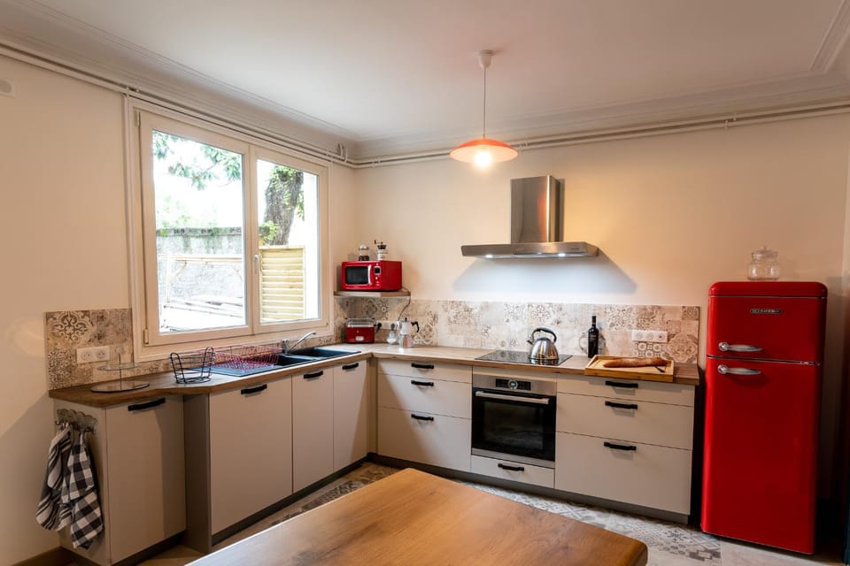 Coffee/tea facilities, Kitchen or kitchenette, Dining area, dishwasher, minibar, pet friendly, stove, toaster