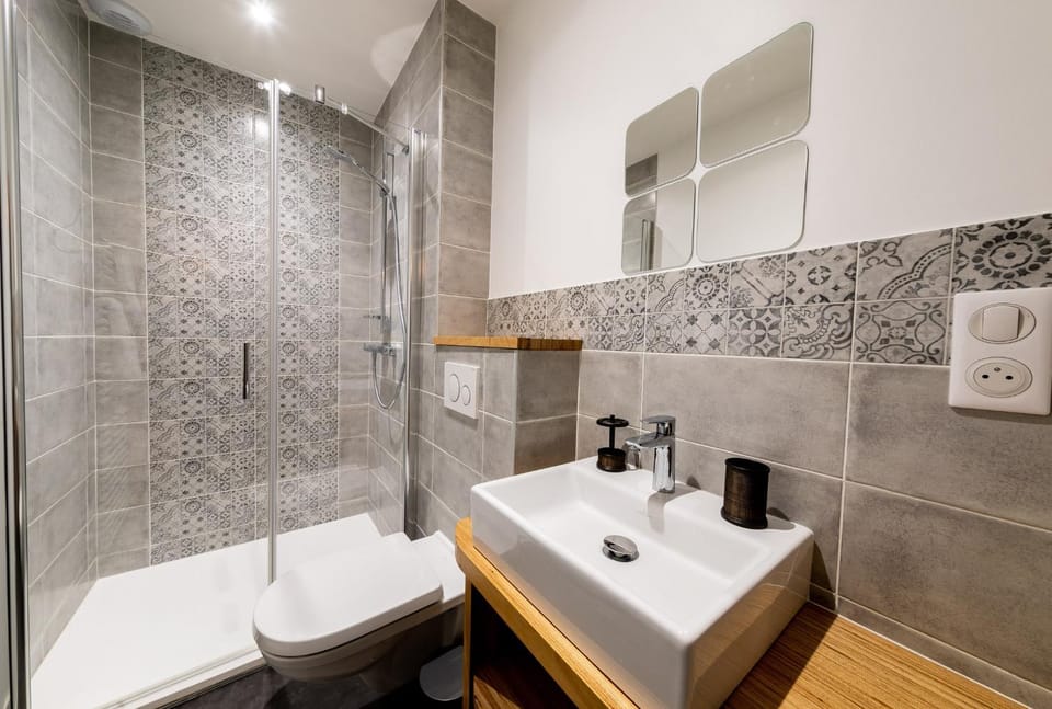 Shower, Toilet, Bathroom