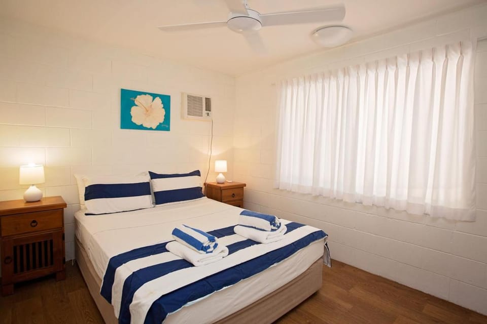 Bed, Bedroom, fireplace