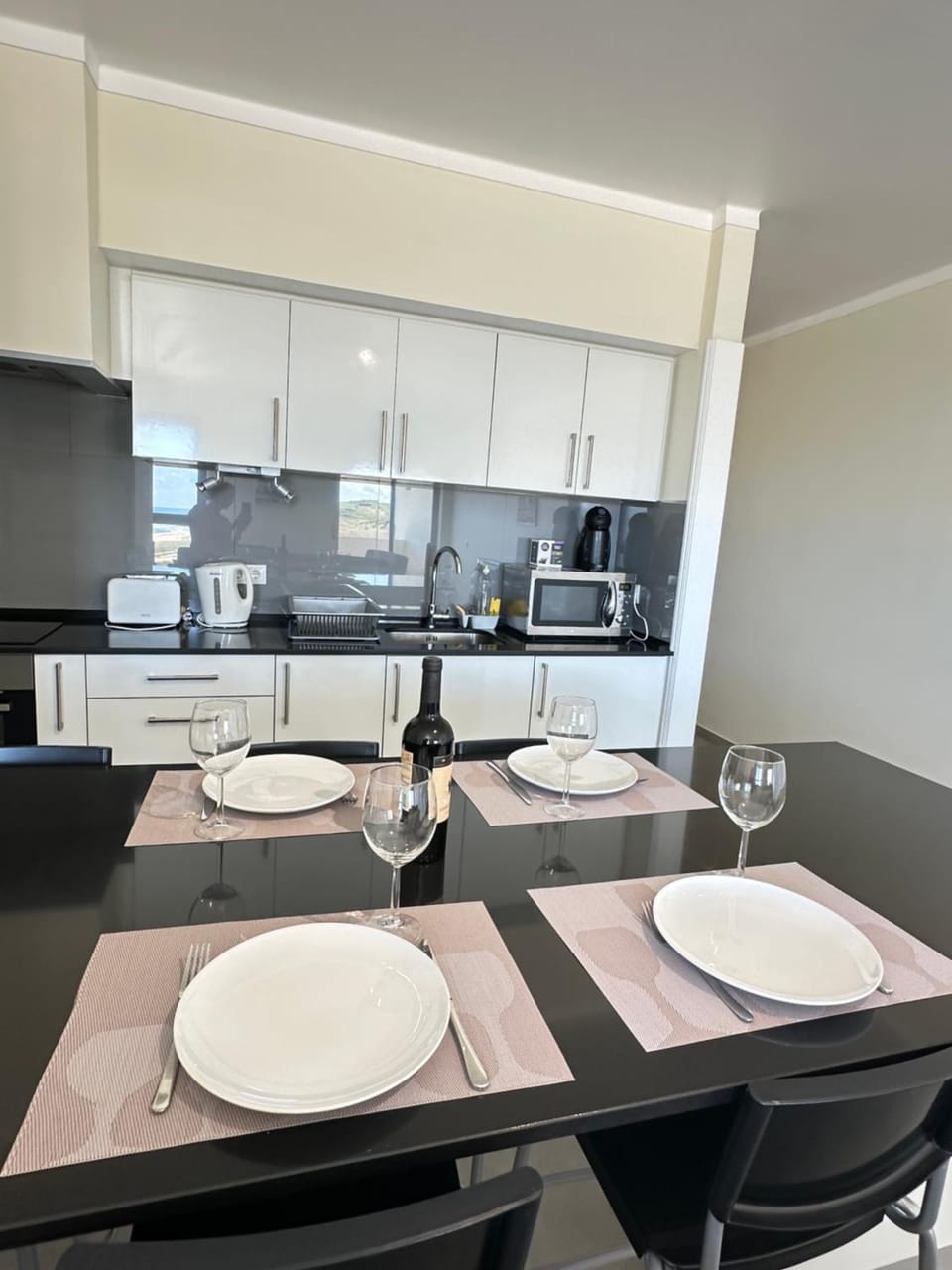 Kitchen or kitchenette, Dining area, stove
