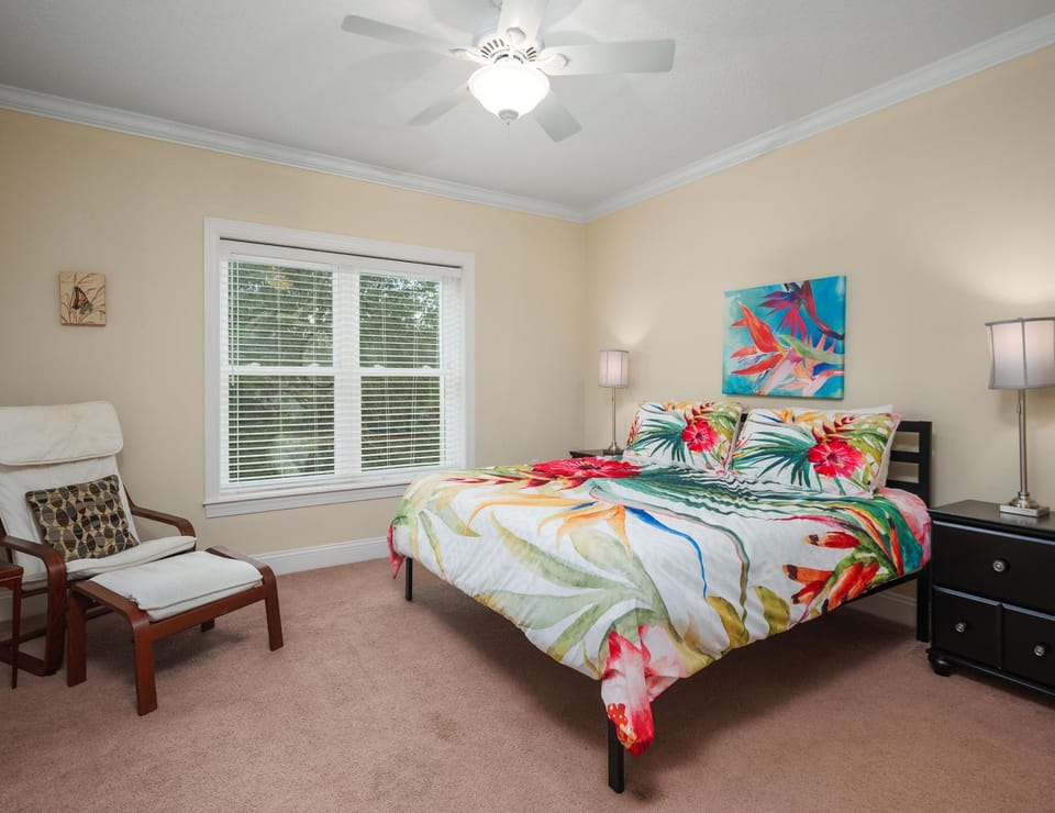 Bed, Seating area, Bedroom, furniture