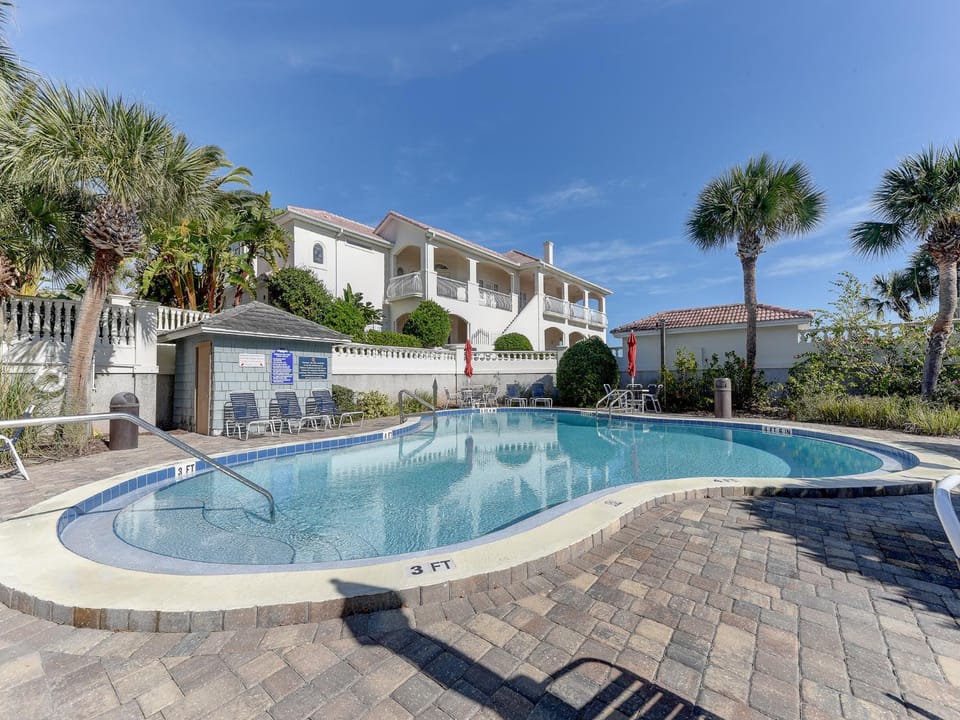 Property building, Garden, Swimming pool