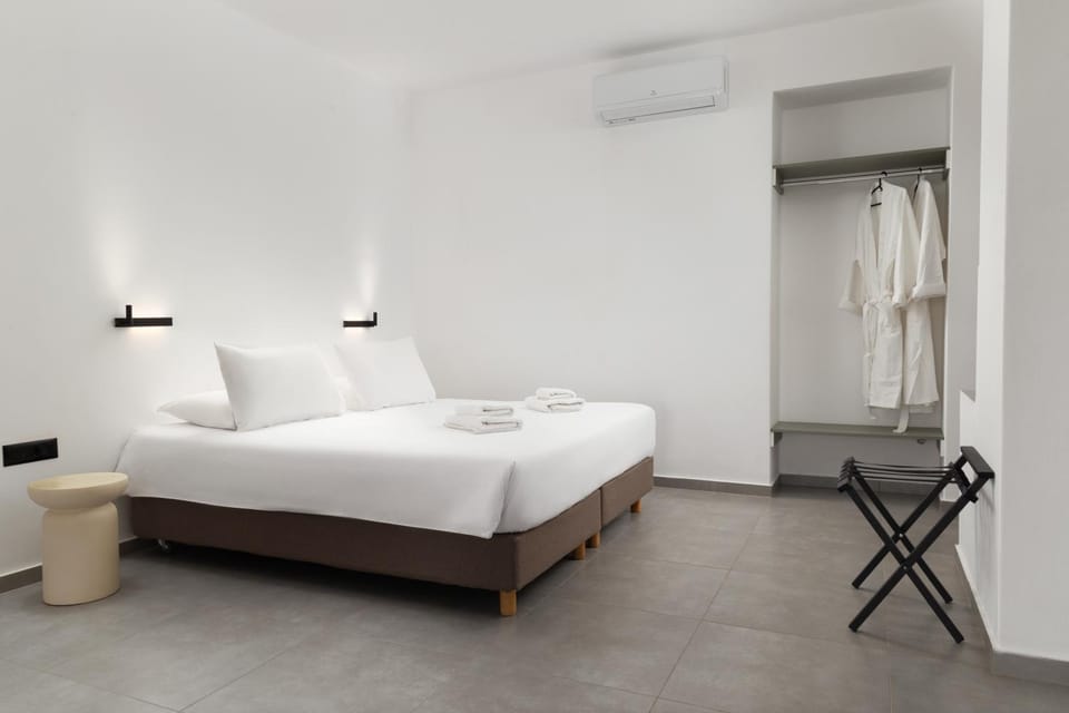 Bed, Photo of the whole room, Bedroom, towels, air conditioner