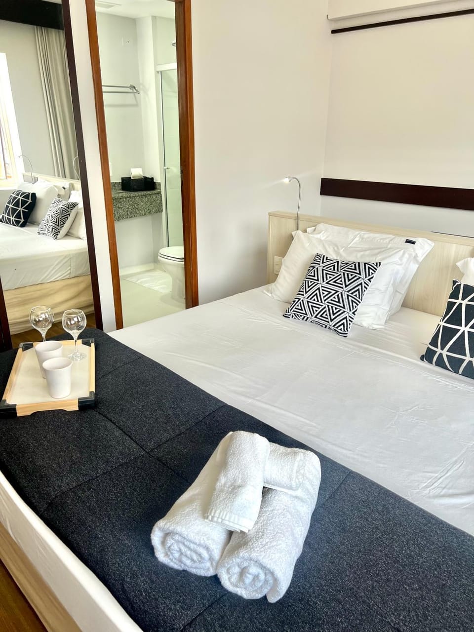 Bed, Bedroom, towels