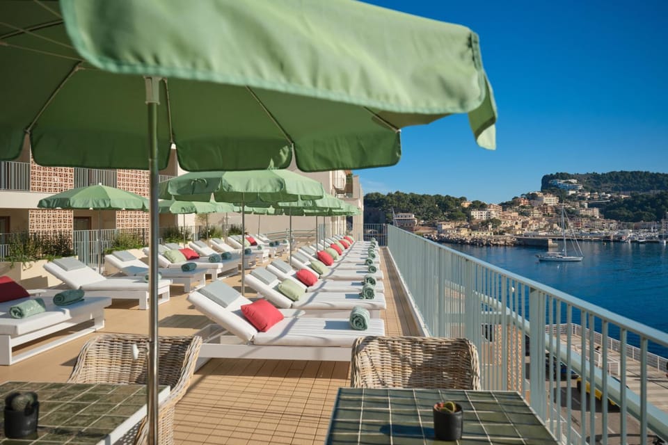 Balcony/Terrace, sunbed