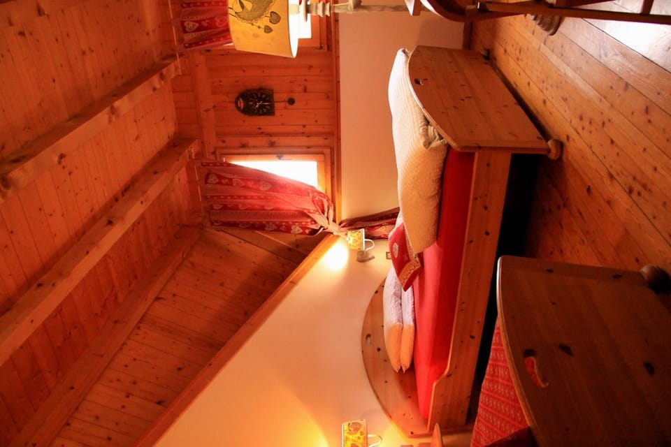 Bed, Photo of the whole room