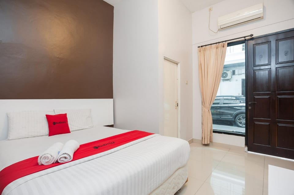 Bed, Bedroom, air conditioner
