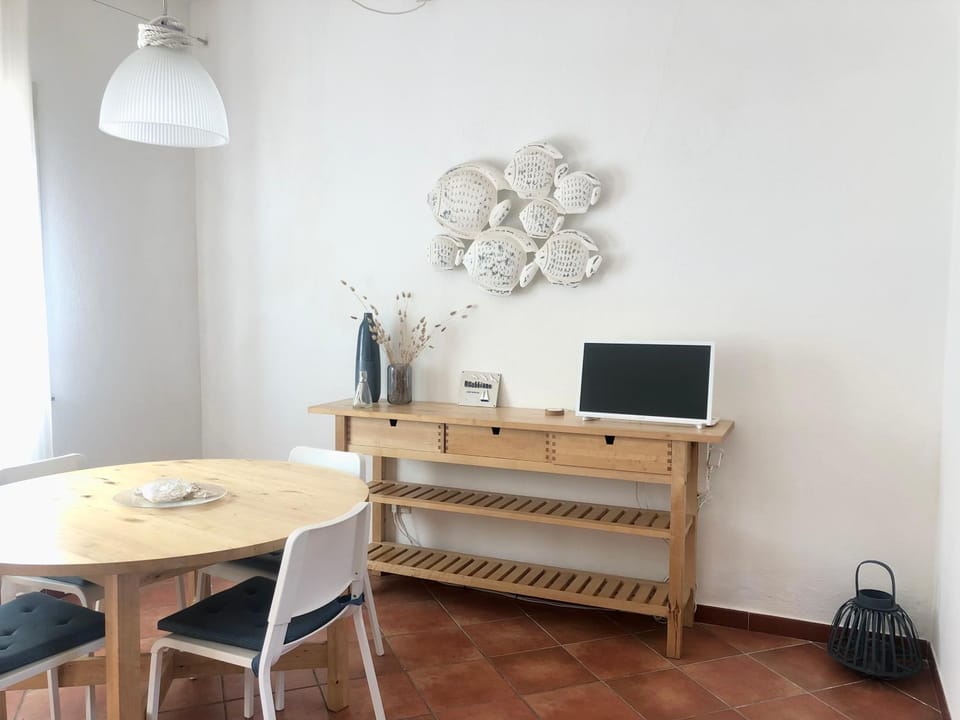 TV and multimedia, Living room, Dining area