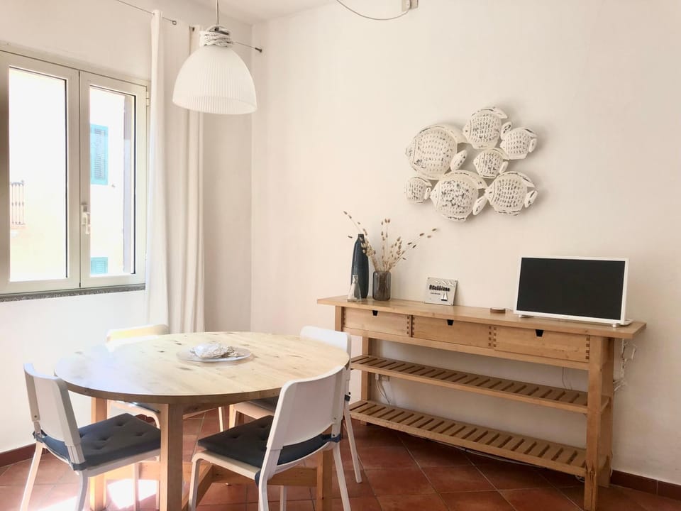 TV and multimedia, Living room, Dining area