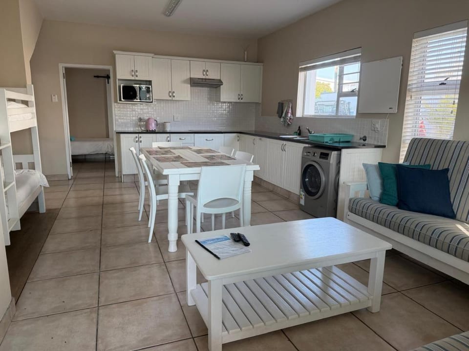 Kitchen or kitchenette, Seating area, Dining area