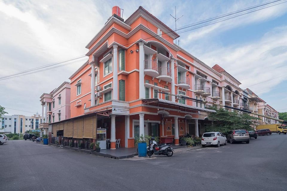 Facade/entrance