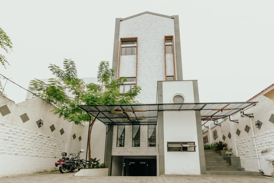 Property building, Facade/entrance