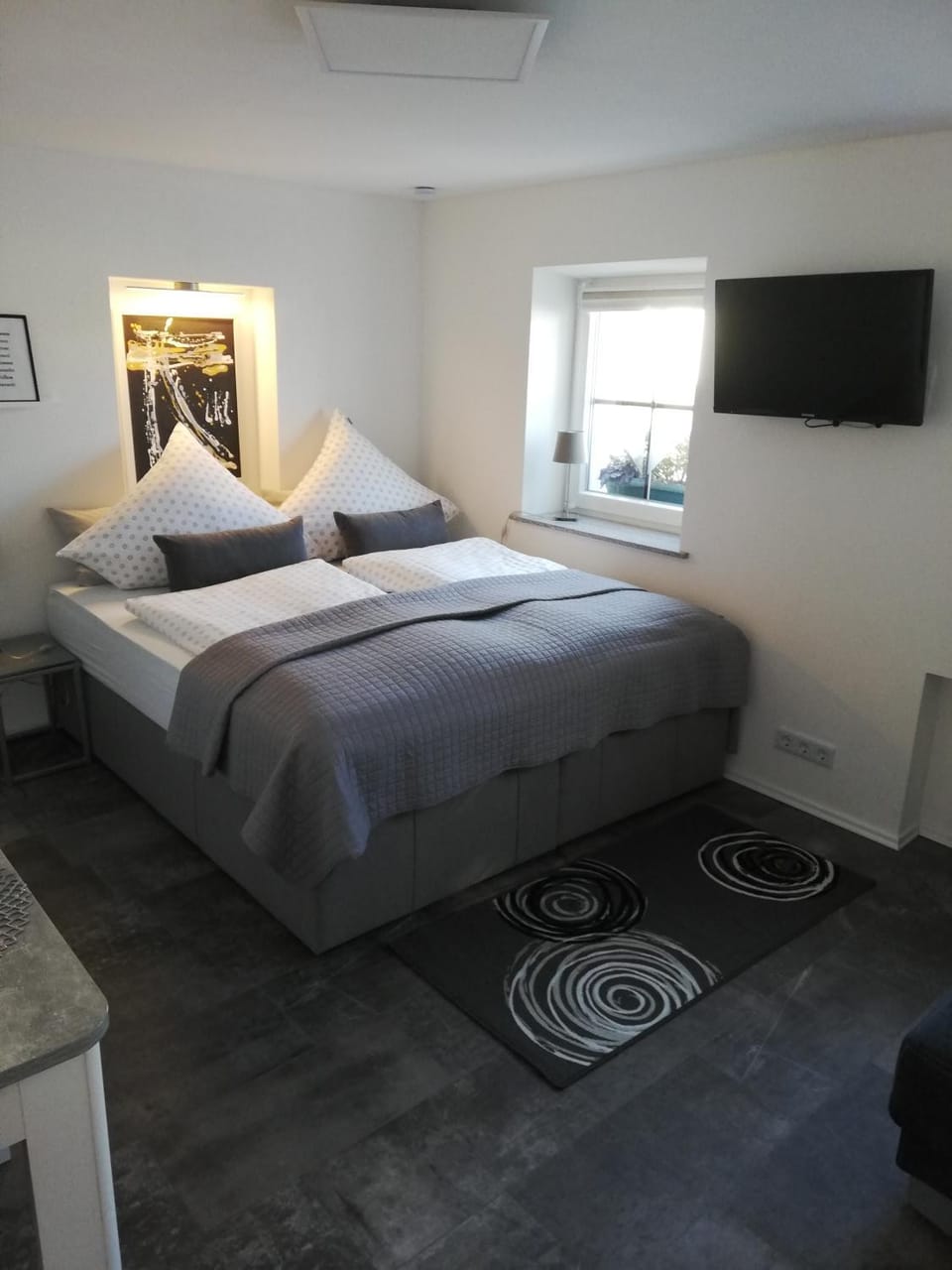 TV and multimedia, Photo of the whole room, Bedroom