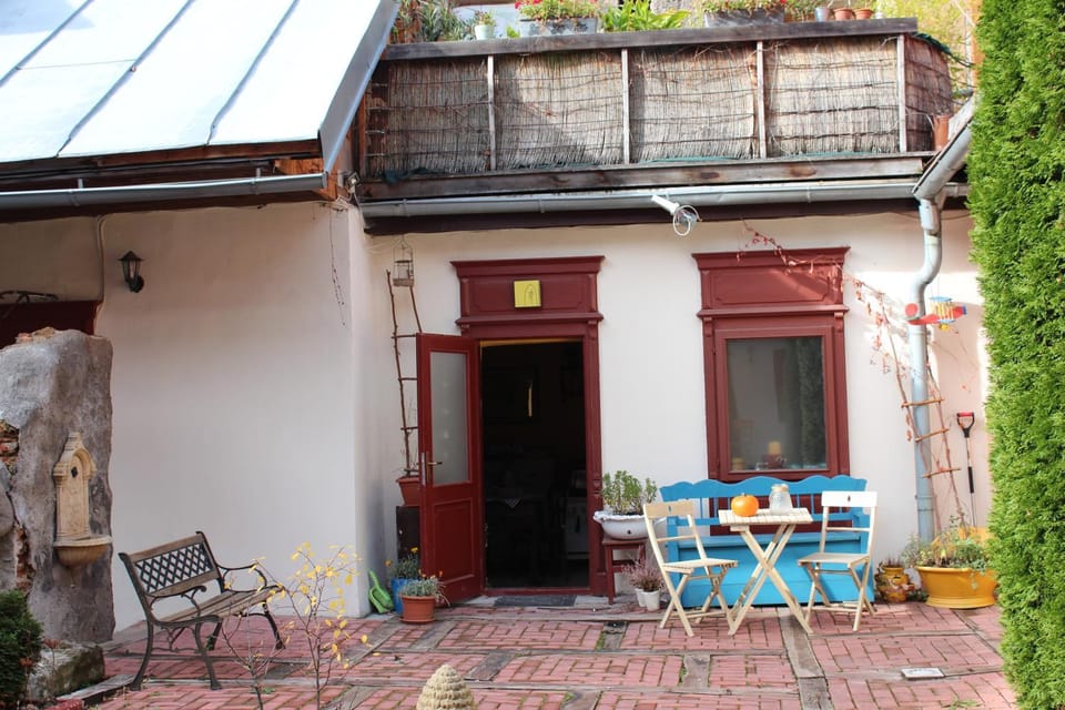 Apartmán na Zlatom dvore, historický dvor v srdci Štiavnice Apartment in Slovakia