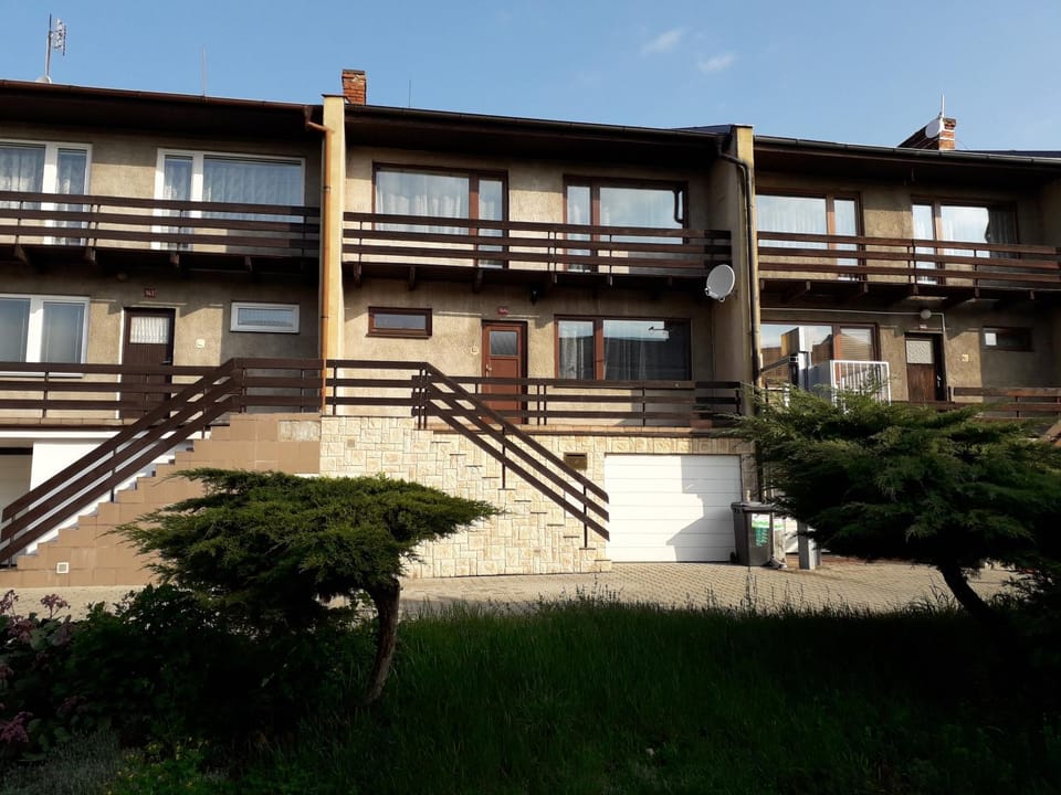 Facade/entrance, Street view