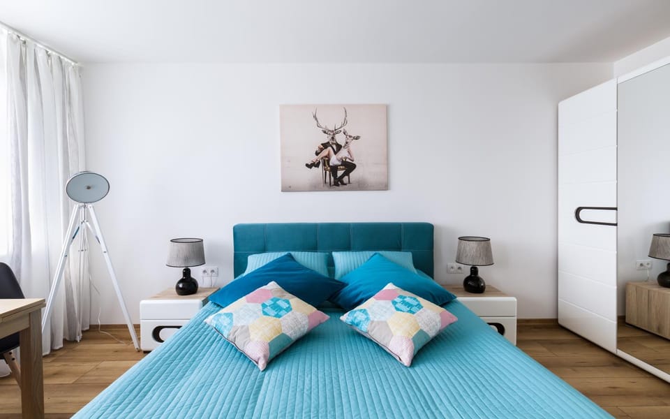 Bed, Photo of the whole room, Decorative detail, Bedroom