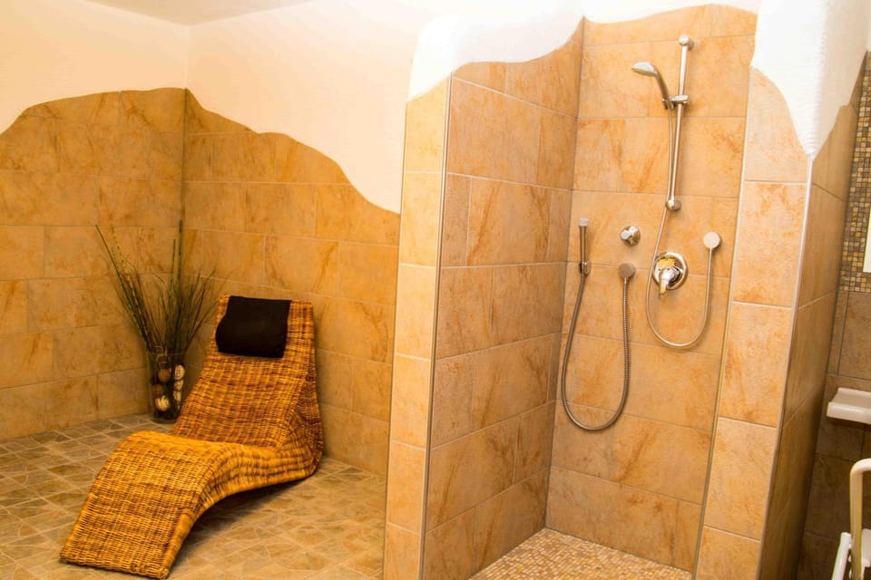 Sauna, Internal: Not applicable to any particular room