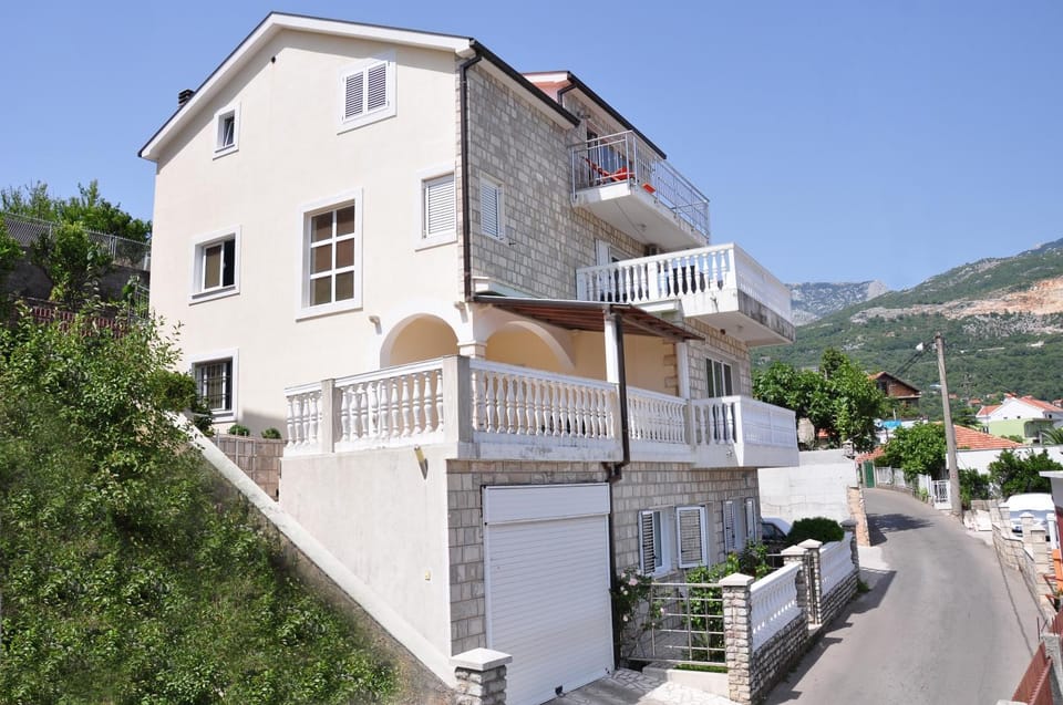 Property building, Day