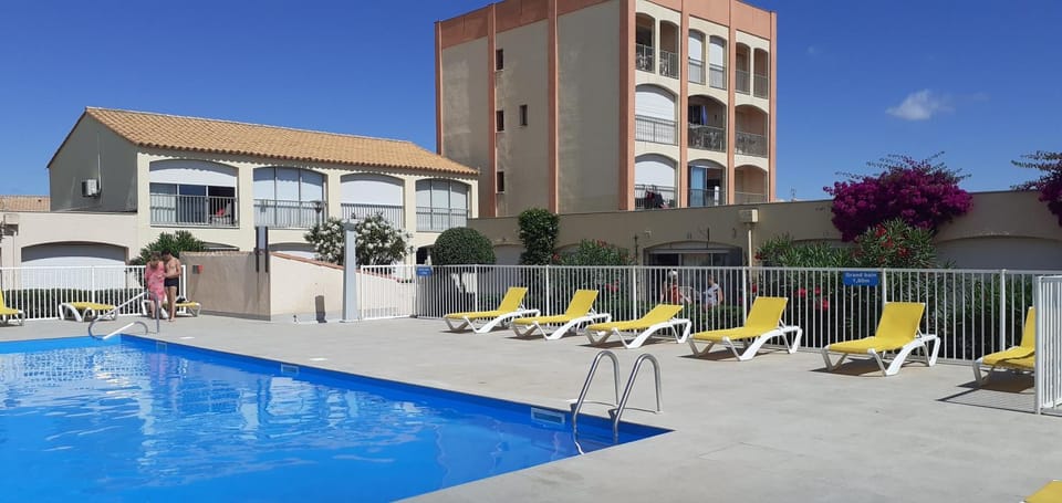 Dispo 29 août au 30 septembre à Barcarès village résidence les jeux de la mer au calme accès plage direct vue mer splendide piscine ouverte parking Apartment in Le Barcarès