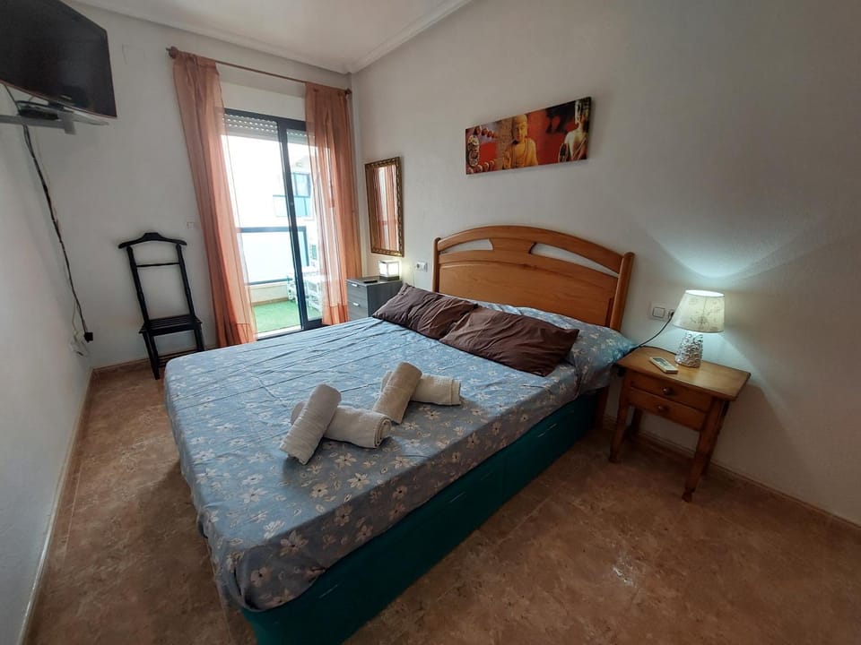 Bed, Photo of the whole room, Bedroom, towels