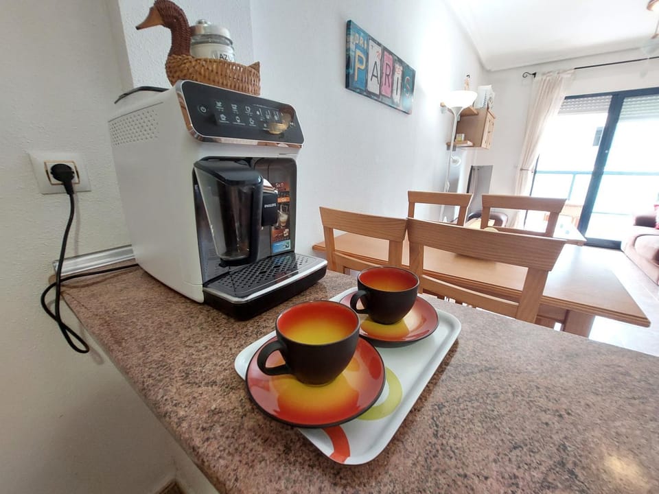 Coffee/tea facilities, Dining area, minibar