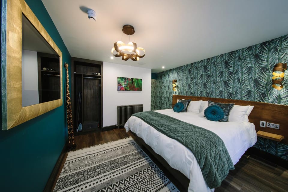 Bed, Photo of the whole room, Bedroom