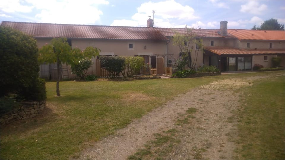 Gite Au Chant des Vents House in Nouvelle-Aquitaine