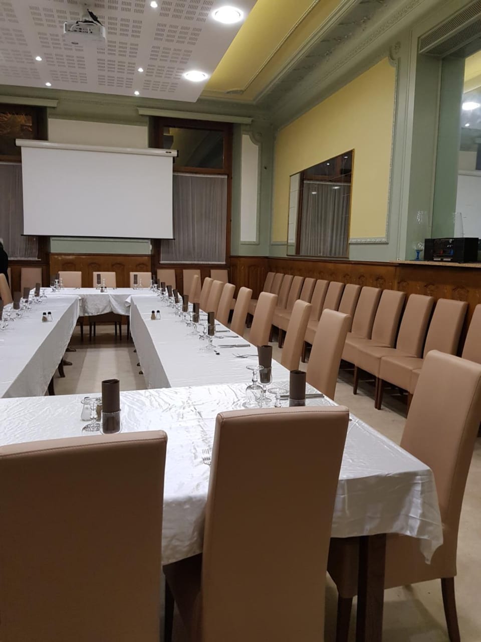 Banquet/Function facilities, Meeting/conference room