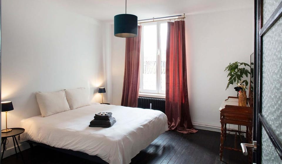 Chic City Retreat, Steps to Beach Apartment in Ostend