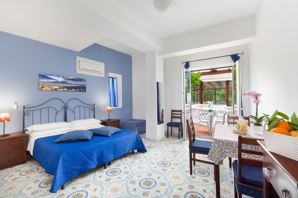 Seating area, Bedroom