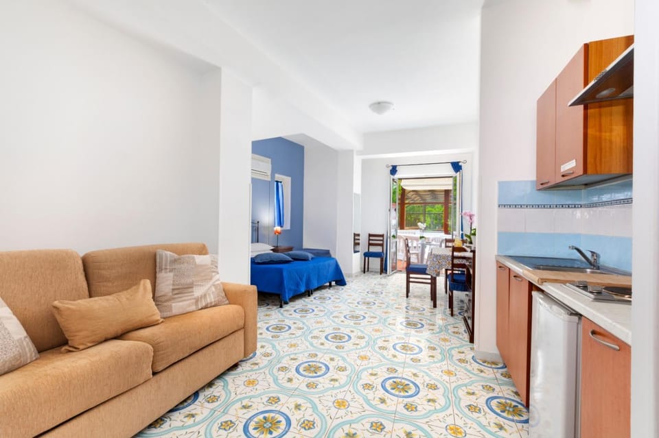 Kitchen or kitchenette, Bedroom