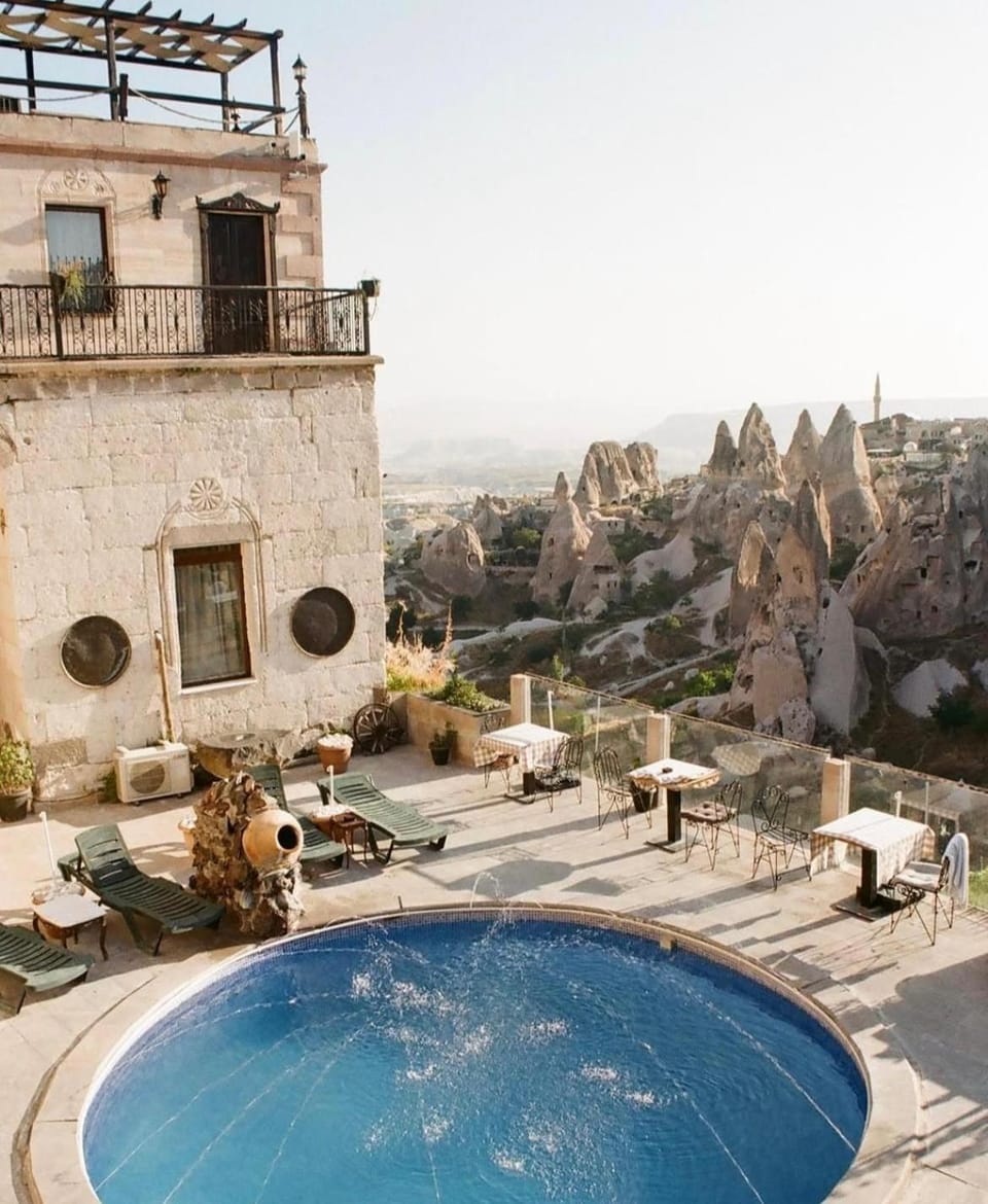Nearby landmark, Natural landscape, View (from property/room), Balcony/Terrace, Mountain view, Pool view