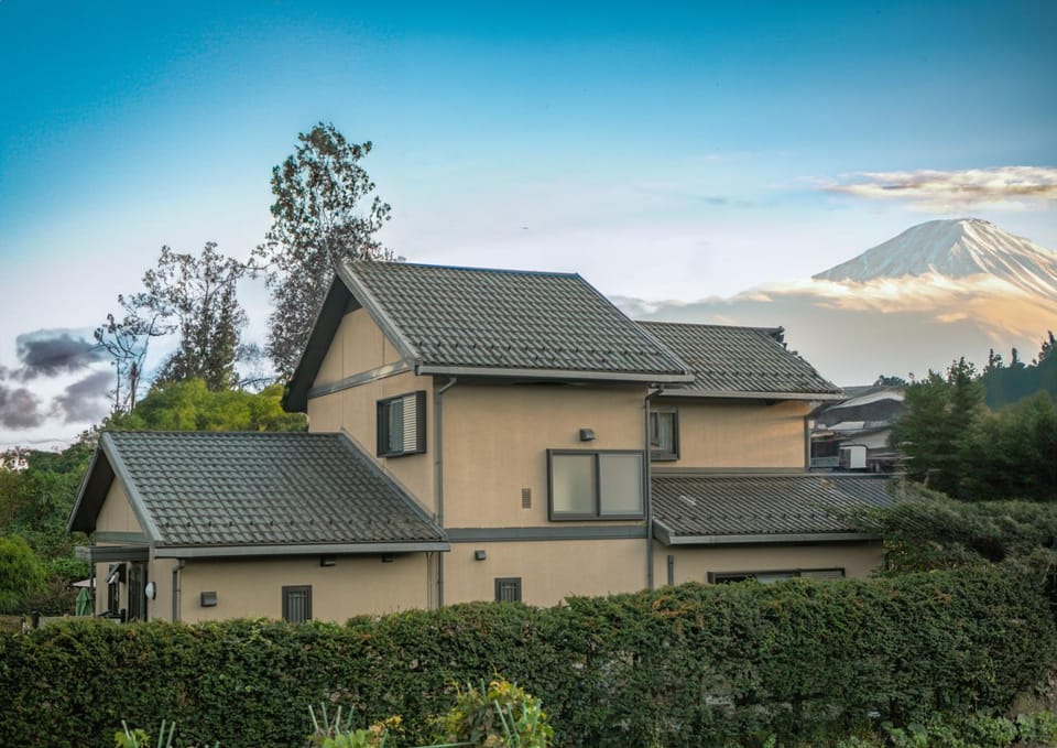 Property building, Natural landscape, Mountain view