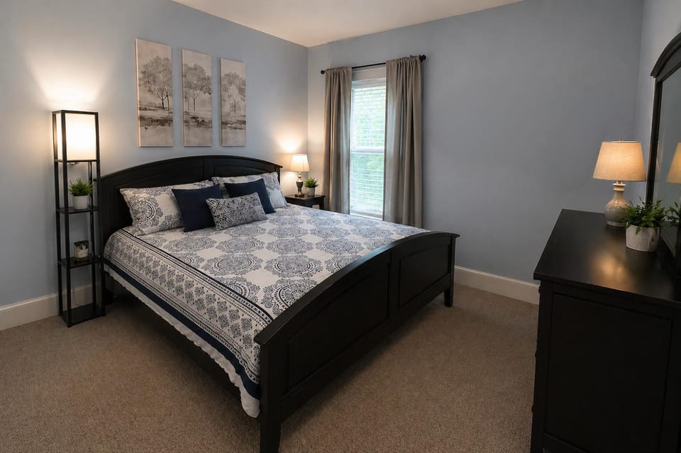 Bed, Photo of the whole room, Bedroom