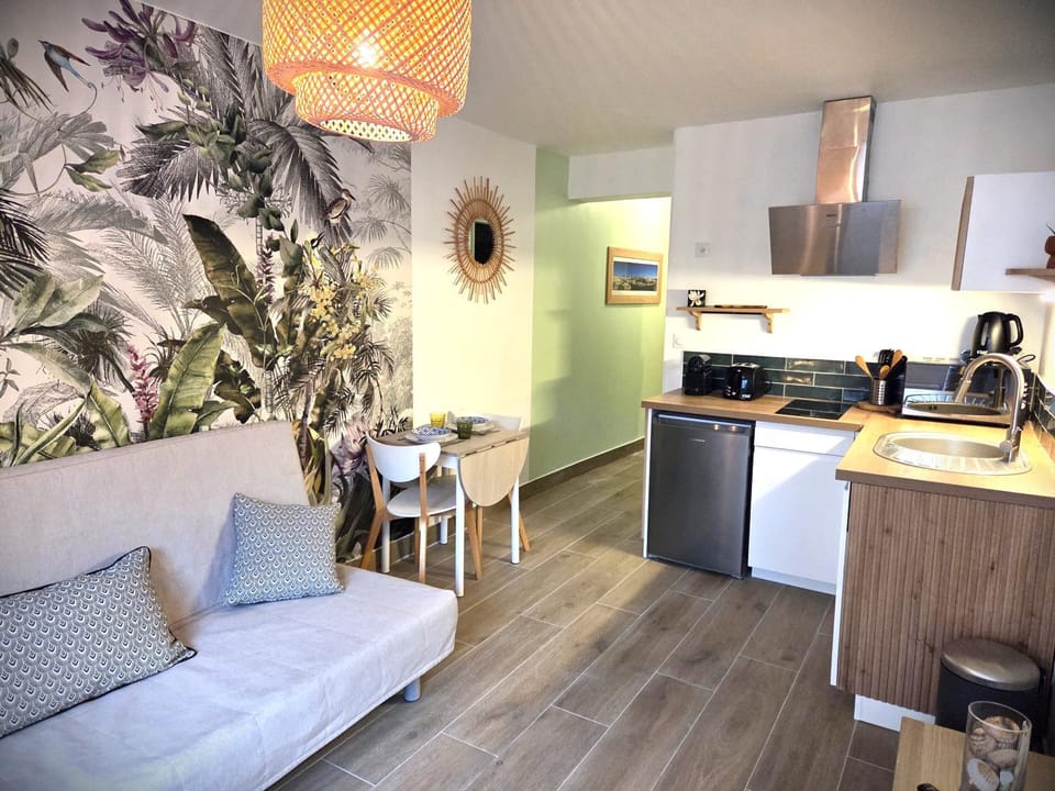 Kitchen or kitchenette, Living room, Dining area