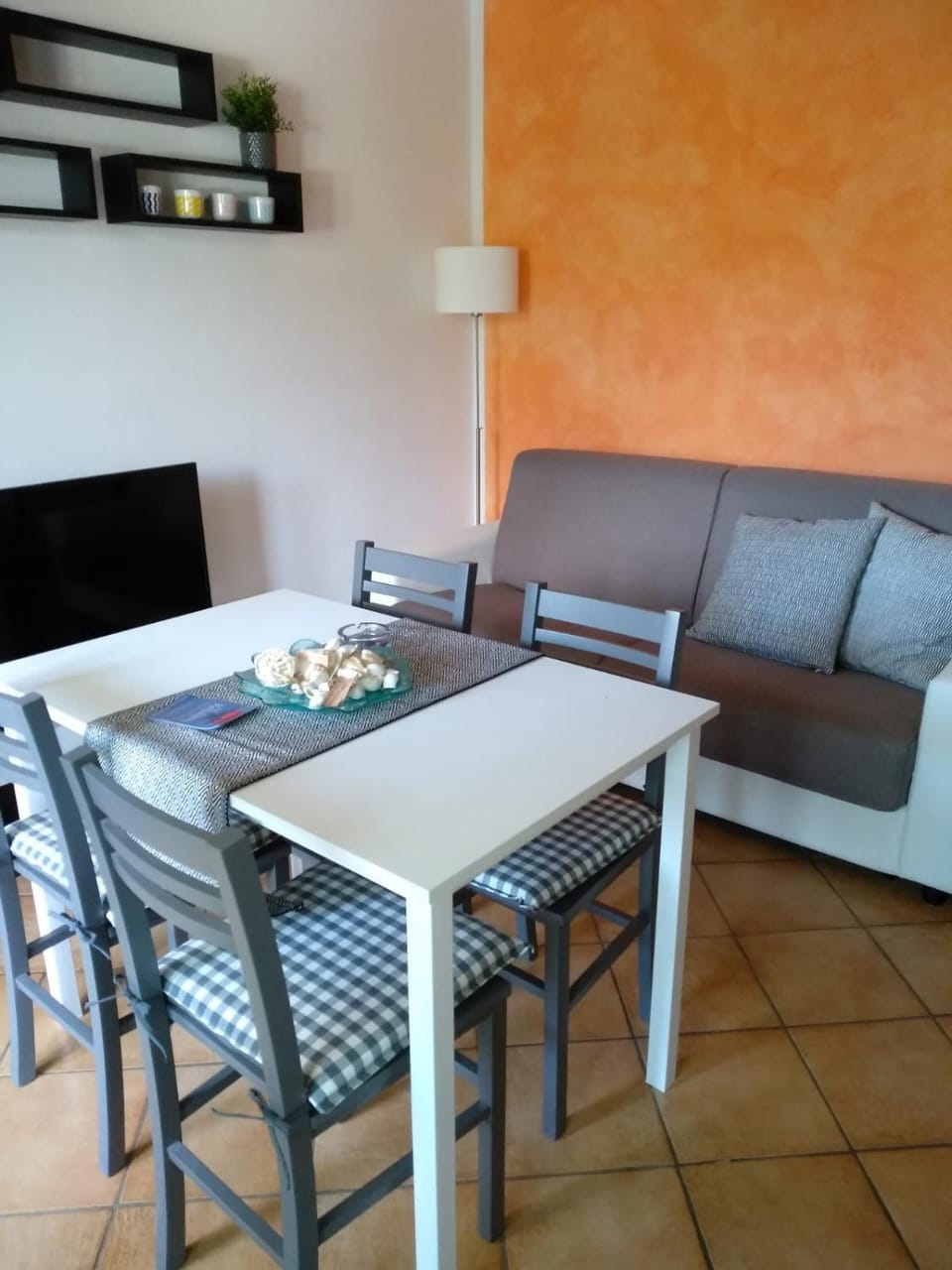 Living room, Lounge or bar, Seating area, Dining area