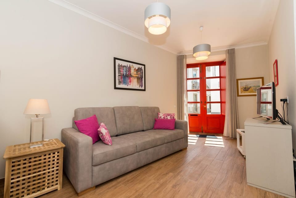 TV and multimedia, Kitchen or kitchenette, Living room, Dining area