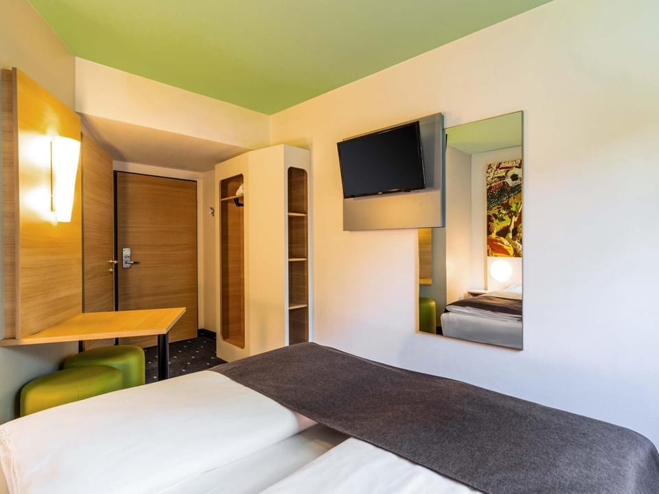 Bed, Photo of the whole room