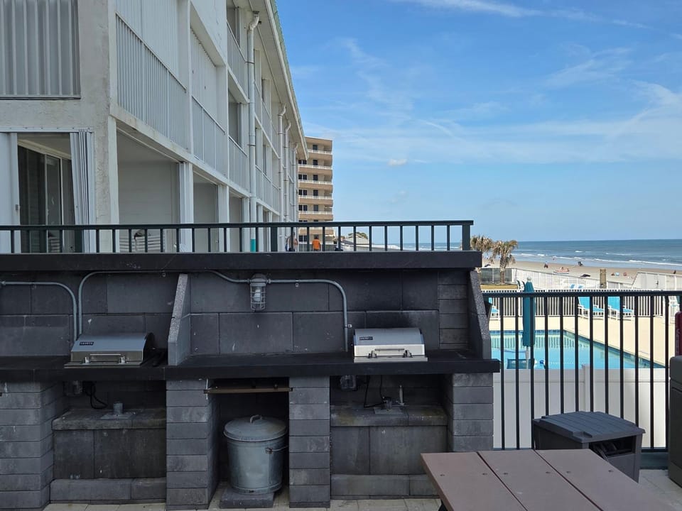 Sunglow Resort 305 Apartment in Daytona Beach Shores