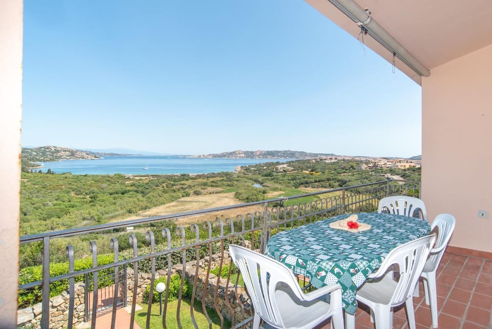 Property building, Balcony/Terrace, Living room