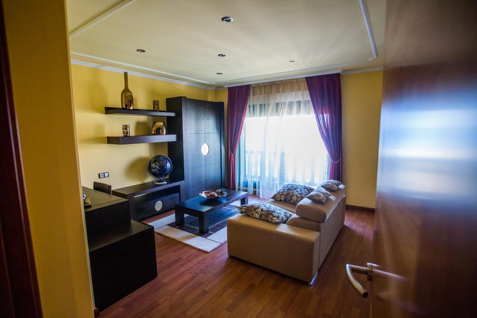 Photo of the whole room, Bedroom, Sea view