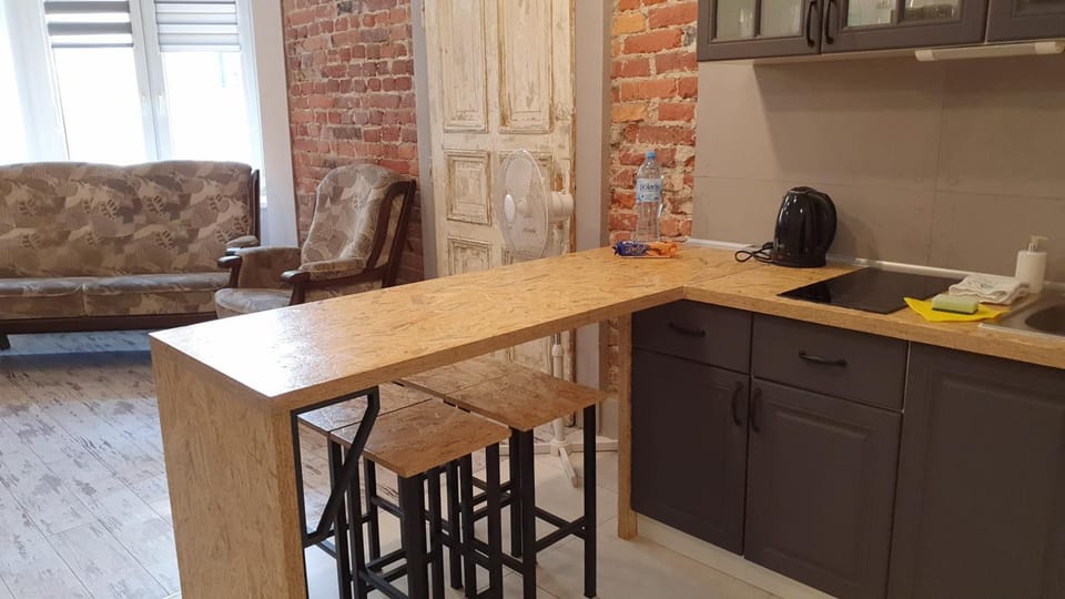 Kitchen or kitchenette, Dining area, stove